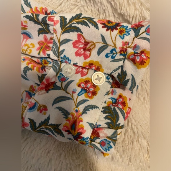 Multi-Color Floral Loft Top - Picture 5 of 6